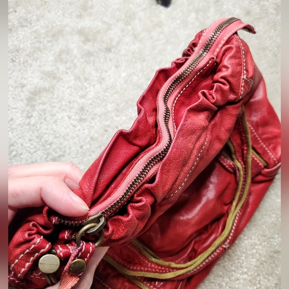 Relisted Vintage Sissirossi small red and gold leather handbag - Picture 11 of 14